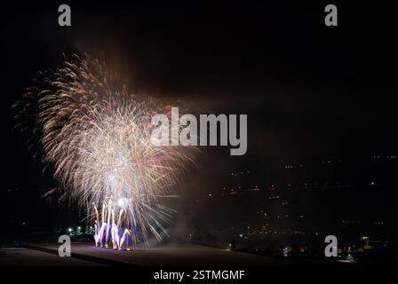 Spectacle de festival de feux d'artifice fiocchi di luce à asiago Banque D'Images