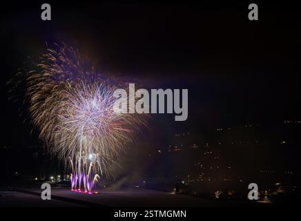 Spectacle de festival de feux d'artifice fiocchi di luce à asiago Banque D'Images