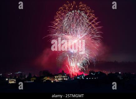 Spectacle de festival de feux d'artifice fiocchi di luce à asiago Banque D'Images