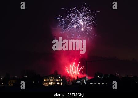 Spectacle de festival de feux d'artifice fiocchi di luce à asiago Banque D'Images