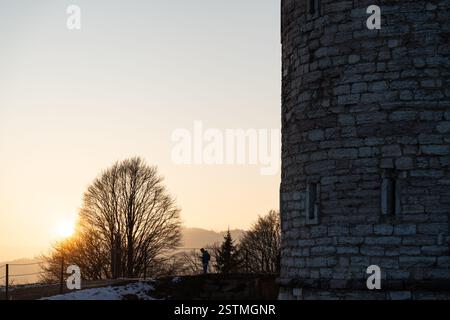 Forte interrotto à altopiano di asiago au coucher du soleil pendant la saison hivernale Banque D'Images