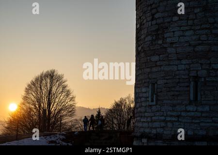 Forte interrotto à altopiano di asiago au coucher du soleil pendant la saison hivernale Banque D'Images