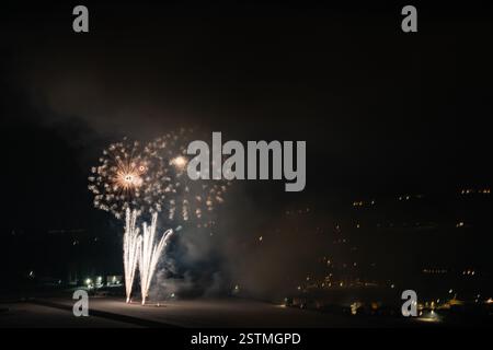 Spectacle de festival de feux d'artifice fiocchi di luce à asiago Banque D'Images