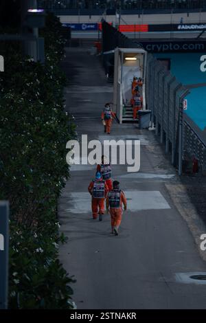 F1 Etihad Airways Abu Dhabi Grand prix 2024 - Marshals Banque D'Images
