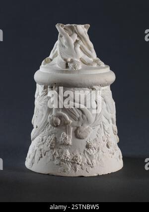 Vase avec allégorie (ancien titre (inutilisé)) Lepère, Auguste (Montmartre (ancienne commune), 30–11–1849 - Domme, 20–11–1918), graveur en 1854 vase, coupe, allégorie, enfance méthode d'acquisition mode d'acquisition inconnu 2e moitié du 19e siècle', 'gravure allégorique du 19e siècle représentant un vase et une coupe, symbolisant l'enfance. Créé par Auguste Lepère, graveur français. La pièce présente des motifs classiques reflétant les thèmes de la jeunesse et de l'innocence, typiques de l'époque. Banque D'Images