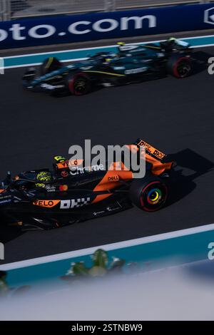 F1 Etihad Airways Abu Dhabi Grand prix 2024 - Lando Norris de Grande-Bretagne au volant de la McLaren pendant l'entraînement Banque D'Images