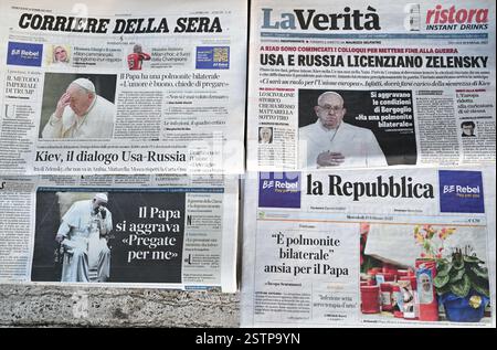 Italie. 19 février 2025. En Italie, le pape François domine la plupart des journaux en première page le 19 février 2025 relatant la nouvelle de l'hospitalisation du Saint-Père. Le pape François a été admis à l'hôpital Gemelli de Rome le vendredi 14 février pour subir des tests et un traitement pour la bronchite. Photo : Eric Vandeville/ABACAPRESS. COM Credit : Abaca Press/Alamy Live News Banque D'Images