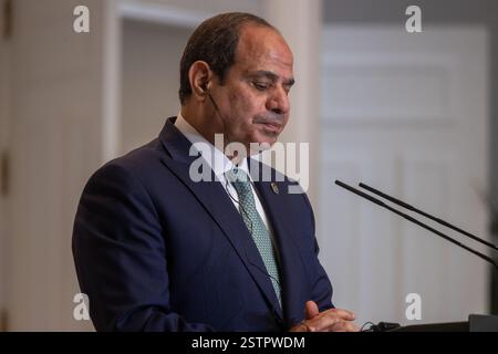 Madrid, Espagne. 19 février 2025. Le président de l'Egypte, Abdelfattah al-Sissi a vu lors d'une réunion officielle avec le président du gouvernement espagnol, Pedro Sánchez au Palais Moncloa à Madrid. Crédit : SOPA images Limited/Alamy Live News Banque D'Images
