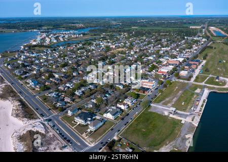 Vue aérienne de la ville de Cape Charles Virginia vers le nord-est depuis la baie de Chesapeake avec une grille Banque D'Images