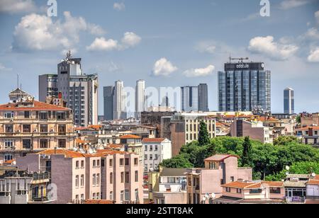 Maisons anciennes et neuves à Istanbul, Turquie Banque D'Images