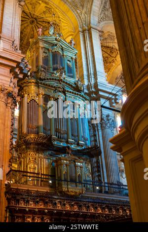 Malaga, Espagne, 27 décembre 2024 Détails architecturaux à l'intérieur de la cathédrale historique Banque D'Images