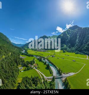 Vue plongeante sur le Parc naturel de Tiroler Lech près d'Elmen dans le quartier de la Reutte Banque D'Images