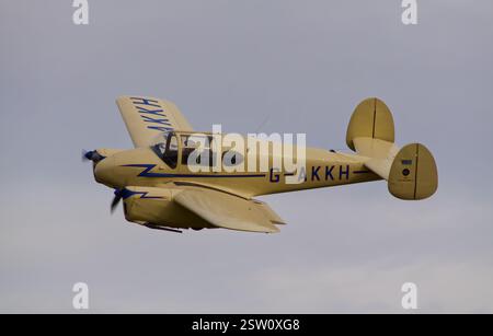 Miles 65 Gemini 1A, G-AKKH, avion en vol Banque D'Images