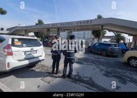 Rome, Italie. 20 février 2025. Entrée à la Polyclinique Gemelli à Rome crédit : Agence photo indépendante/Alamy Live News Banque D'Images