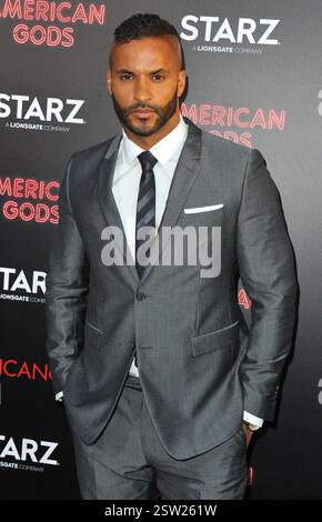 Ricky Whittle arrivant à la première de 'American Gods' au Cinerama Dome ArcLight Cinemas le 20 avril 2017 à Hollywood, Californie Banque D'Images