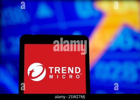 Dhaka, Bangladesh- 09 août 2024 : le logo Trend Micro Inc. est affiché sur le smartphone. Trend Micro Inc â est un cyb américain-JapaneseÂ Banque D'Images