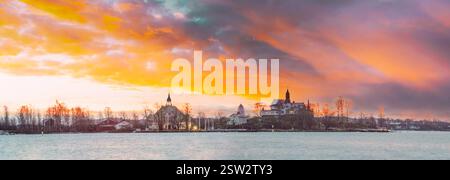 Helsinki, Finlande. Vue panoramique du lever du soleil paysage de Blekholmen Valkosaari Island et Luoto Island Banque D'Images