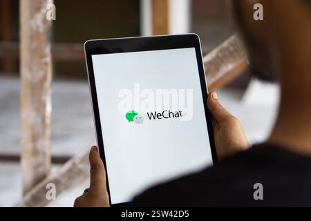 Dhaka, bangladesh- 18 septembre 2024 : le logo WeChat est affiché sur iPad. Banque D'Images