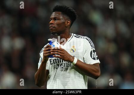 Madrid, Espagne. 19 février 2025. Aurelien Tchouameni du Real Madrid lors du match de l'UEFA Champions League, match de deuxième manche entre le Real Madrid et Manchester City a joué au stade Santiago Bernabeu le 19 février 2025 à Madrid en Espagne. (Photo de Bagu Blanco/PRESSINPHOTO) crédit : AGENCE SPORTIVE PRESSINPHOTO/Alamy Live News Banque D'Images