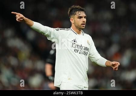 Madrid, Espagne. 19 février 2025. Raul Asencio du Real Madrid lors du match de l'UEFA Champions League, match de deuxième manche entre le Real Madrid et Manchester City a joué au stade Santiago Bernabeu le 19 février 2025 à Madrid en Espagne. (Photo de Bagu Blanco/PRESSINPHOTO) crédit : AGENCE SPORTIVE PRESSINPHOTO/Alamy Live News Banque D'Images