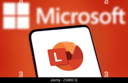 Dhaka, Bangladesh- 06 Oct 2024 : le logo Microsoft Lens est affiché sur le smartphone. Banque D'Images