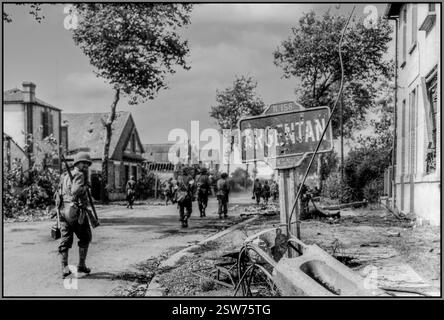 WW2 ARGENTAN GI's du 318th Inf. De la 80ème ID américaine remontez Boulevard Victor Hugo à Argentan, le 20 août 1944. Le bâtiment à droite est l'école maternelle Victor Hugo. Bataille pour Normandie France WW2. La troisième armée américaine, sous le commandement du général George S. Patton, libère Argentan après huit jours de violents combats contre la 9e Panzerdivision allemande et la 2e Panzerdivision SS Das Reich. La 80e division d'infanterie américaine libère la ville dans la matinée du 20 août 1944 Banque D'Images