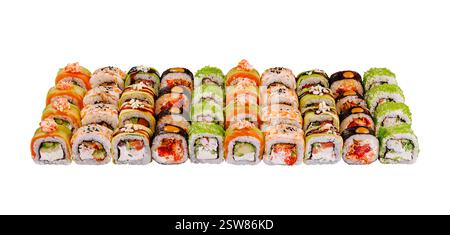 Grand ensemble de sushi avec différents types de rouleaux de maki isolés sur fond blanc Banque D'Images