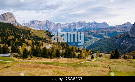 Découverte des paysages à couper le souffle des Dolomites en automne, Italie Banque D'Images