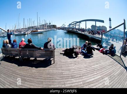 Pont mobile Maremagnum, zone de loisirs à Port Vell, Rambla del Mar, Barcelone, Espagne Banque D'Images