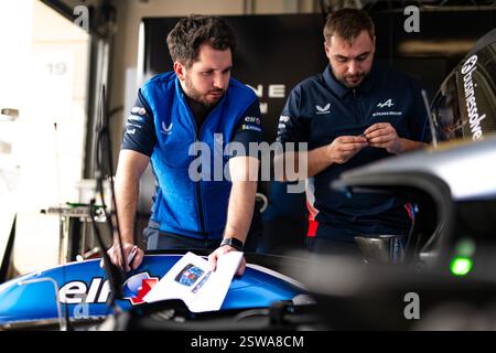 Mécanicien de l'Alpine Endurance Team, mécanicien lors du Prologue du Championnat du monde d'Endurance FIA 2025, du 21 au 22 février 2025 sur le circuit international de Losail à Lusail, Qatar Banque D'Images