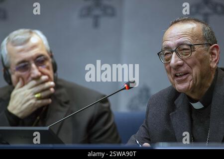 Vatican, Vatican. 20 février 2025. **NO LIBRI** Italie, Rome, Vatican, 2025/2/20.Conférence de presse pour présenter l'initiative MED 25 Odyssey - Bel espoir qui, entre le 1er mars et la fin octobre 2025, verra 200 jeunes, de toutes nationalités, cultures et religions, se relayer à bord d'une goélette à trois mâts, le Bel espoir, participer à des sessions de formation à la paix, organiser des conférences et des festivals dans chaque port d'escale, et vivre une rencontre et une photographie de fraternité par ALESSIA GIULIANI / Catholic photo photo Alamy Live News Banque D'Images