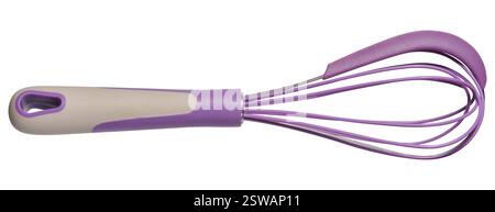 Fouet enduit de silicone violet avec poignée ergonomique sur fond isolé, gros plan Banque D'Images