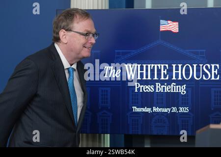 Washington, Vereinigte Staaten. 20 février 2025. Kevin A. Hassett, directeur du Conseil économique national (NEC), arrive pour le briefing quotidien à la Maison Blanche à Washington, DC, le 20 février 2025. Crédit : Chris Kleponis/CNP/dpa/Alamy Live News Banque D'Images