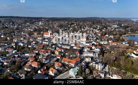 Ein Wintertag dans Tutzing Landkreis Starnberg. Hier der Blick auf die Ortschaft und den Starnberger See Banque D'Images
