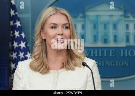 Washington, Vereinigte Staaten. 20 février 2025. Karoline Leavitt, attachée de presse de la Maison Blanche, participe au briefing quotidien à la Maison Blanche à Washington, DC, le 20 février 2025. Crédit : Chris Kleponis/CNP/dpa/Alamy Live News Banque D'Images