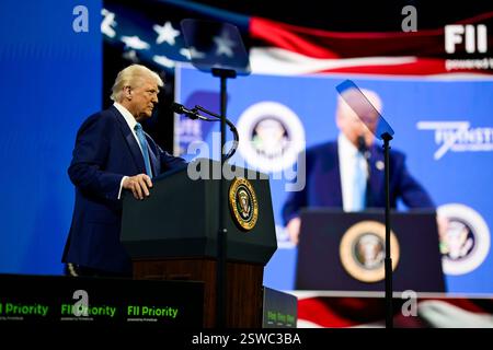 Miami Beach, États-Unis. 19 février 2025. U. Le président Donald Trump, s’adresse au Sommet des priorités de la FII soutenu par l’Arabie saoudite au Forum Faena, le 19 février 2025 à Miami Beach Beach, en Floride. Crédit : Daniel Torok/White House photo/Alamy Live News Banque D'Images