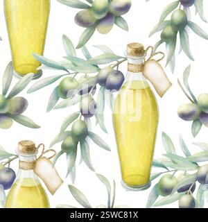 Huile d'olive dans une bouteille en verre avec étiquette et liège. Branches d'olivier avec olives vertes et noires. Motif sans couture isolé à l'aquarelle. Illustration botanique dessinée à la main pour textile de cuisine, emballage alimentaire. Banque D'Images