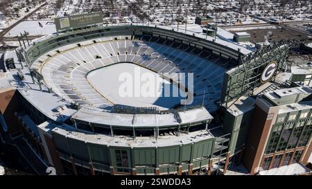 Green Bay, Wi, États-Unis. 20 février 2025. Une vue aérienne de lambeau Field montre le stade emblématique en forme de bol avec ses vastes places assises pour 81 441 fans. Entouré de parkings et du quartier de Titletown, il est le plus ancien stade de la NFL en activité continue. (Crédit image : © Walter G. Arce Sr./ASP via ZUMA Press Wire) USAGE ÉDITORIAL SEULEMENT! Non destiné à UN USAGE commercial ! Banque D'Images
