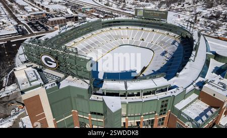 Green Bay, Wi, États-Unis. 20 février 2025. Une vue aérienne de lambeau Field montre le stade emblématique en forme de bol avec ses vastes places assises pour 81 441 fans. Entouré de parkings et du quartier de Titletown, il est le plus ancien stade de la NFL en activité continue. (Crédit image : © Walter G. Arce Sr./ASP via ZUMA Press Wire) USAGE ÉDITORIAL SEULEMENT! Non destiné à UN USAGE commercial ! Banque D'Images