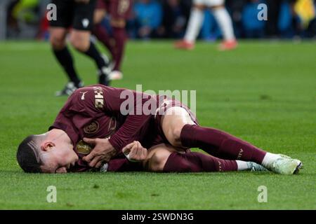 Madrid, Espagne. 19 février 2025. Phil Foden de Manchester City vu lors du match de deuxième manche de l'UEFA Champions League entre le Real Madrid et Manchester City au stade Santiago Bernabéu. Résultat final : Real Madrid 3:1 Manchester City crédit : SOPA images Limited/Alamy Live News Banque D'Images