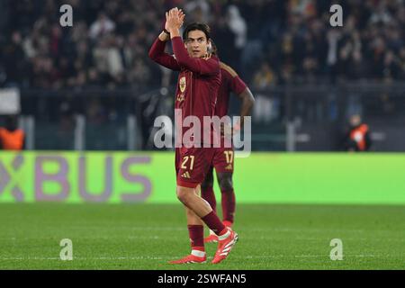 Rome, Italie. 20 février 2025. Paulo Dybala de l'AS Roma Gestures lors des éliminatoires de la phase de Knockout de l'Europa League lors du match de 2e manche entre L'AS Roma contre le FC Porto au stade olympique. Score final Roma 3 : 2 FC Porto crédit : SOPA images Limited/Alamy Live News Banque D'Images