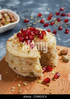 Gâteau de couche de crêpe marocain - gâteau Baghrir. Banque D'Images