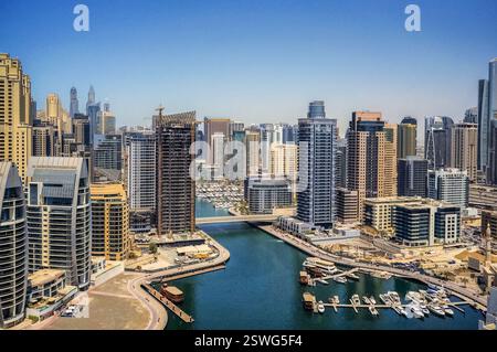 Vue panoramique sur la ville moderne Dubaï. EAU. Gratte-ciel de Dubai Marina. Vue auriculaire. Banque D'Images