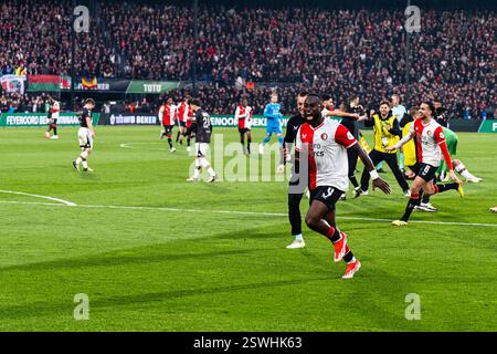 Rotterdam - le gardien Justin Bijlow de Feyenoord, Lutsharel Geertruida de Feyenoord, Igor Paixao de Feyenoord, Ramiz Zerrouki de Feyenoord Banque D'Images
