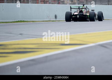BARCELONE, ESPAGNE - 20 FÉVRIER : Javier Sagrera d'Espagne et AIX Racing (26) roulent sur piste lors des essais de formule 3 sur le circuit de Barcelona-Catalunya Banque D'Images