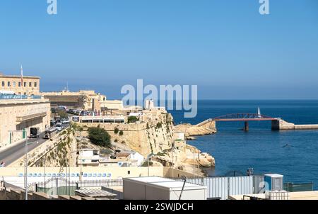Pont du brise-lames de La Valette et Grand Harbour, Malte. Banque D'Images
