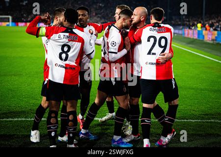 Rotterdam - Antoni Milambo de Feyenoord, Gijs Smal de Feyenoord, David Hancko de Feyenoord, Gernot Trauner de Feyenoord lors de la sixième manche de New Banque D'Images