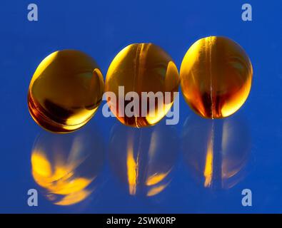 Macro de capsules d'huile de poisson Oméga 3 Banque D'Images