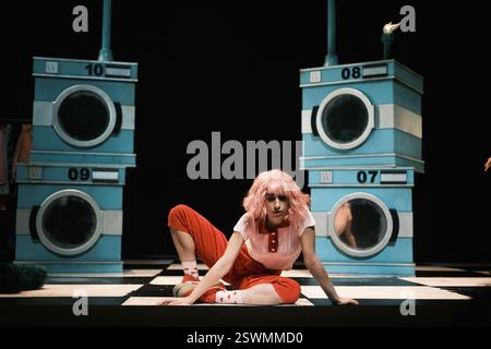 L'actrice Carolina Yuste se produit lors de la présentation de la pièce Little Red Riding Hood à Manhattan à l'Abbey Theatre à Madrid 21 janvier 2025 Espagne avec : L'actrice Carolina Yuste se produit lors de la présentation de la pièce Little Red Riding Hood à Manhattan à l'Abbey Theatre à Madrid 21 janvier 2025 Espagne où : Madrid, Espagne quand : 21 janvier 2025 crédit : Oscar Gonzalez/WENN Banque D'Images