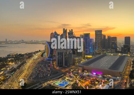 Doha, Qatar - 21 février 2025 : vue sur la baie ouest Doha Qatar. Pôle financier de Doha City Banque D'Images